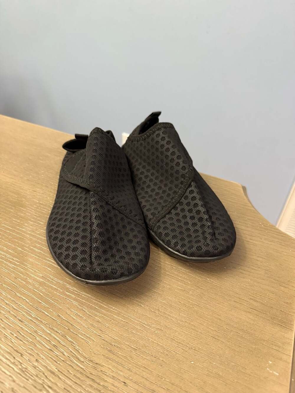 Amoji Water Shoes Size M Black Aqua Beach Swim Pool Barefoot Socks